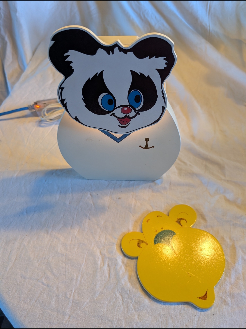 2/70$ Vintage White and Black interchangeable face Night Light with Blue Eyes
